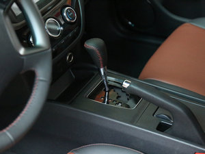 2017款1.5T CVT豪华型 换挡杆