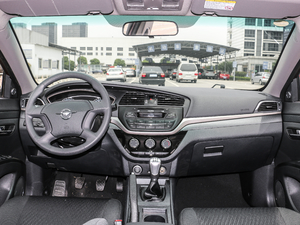 2017款1.6L 手动舒适型 内饰全景