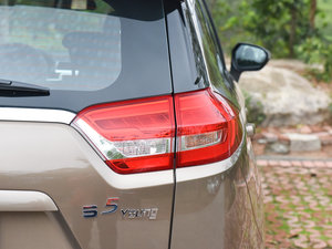 2017款1.6L 手动豪华型 尾灯