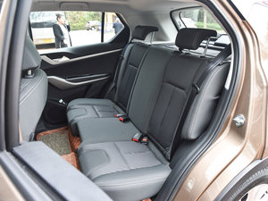 2017款1.6L 手动豪华型 后排座椅