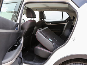 2017款1.6L 手动尊贵型 后排座椅放倒