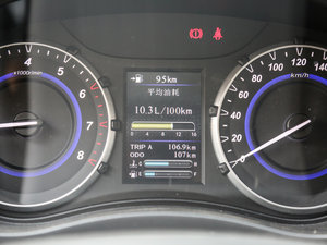 2017款1.6L 手动尊贵型 中控区