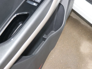 2017款1.6L 手动豪华型 前门储物空间