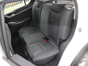 2017款1.6L 手动豪华型 后排座椅