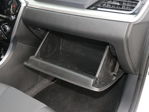 2017款1.6L 手动豪华型 手套箱