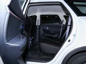 2020款1.5T 自动精英型 后排空间