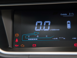 2020款1.5L 手动创业型 中控区