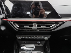 2021款1.5T DCT旗舰型 空调出风口