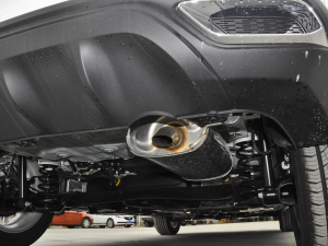 2021款1.6L 手动豪华型 排气管