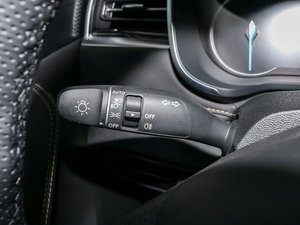 2021款1.5T 自动旗舰型 6座 中控区