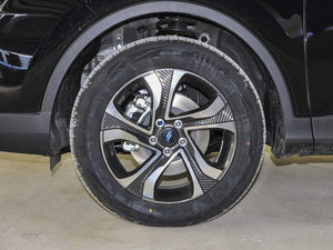 2021款1.5T 手动豪华型 7座 轮圈