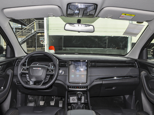 2021款1.5T 手动豪华型 7座 内饰全景