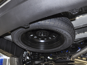 2021款1.5T 手动豪华型 7座 备胎