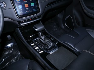 2021款1.5T 自动旗舰型 7座 换挡杆