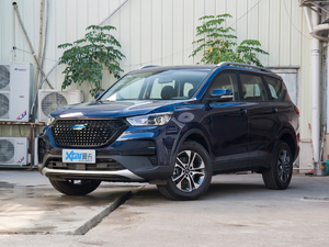 2021款1.5T 手动精英型 7座 左前45度