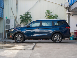 2021款1.5T 手动精英型 7座 正侧（左）