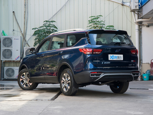 2021款1.5T 手动精英型 7座 左后45度