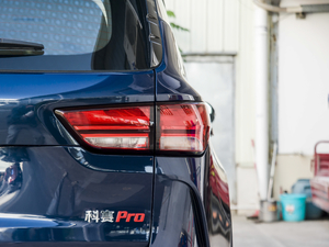 2021款1.5T 手动精英型 7座 尾灯