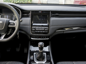 2021款1.5T 手动精英型 7座 中控台