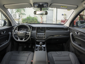 2021款1.5T 手动精英型 7座 内饰全景