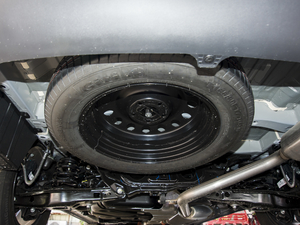 2021款1.5T 手动精英型 7座 备胎