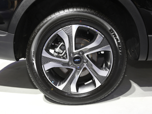 2021款1.5T 手动旗舰型 6座 轮圈