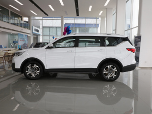 2021款1.5T 手动旗舰型 7座 正侧（左）