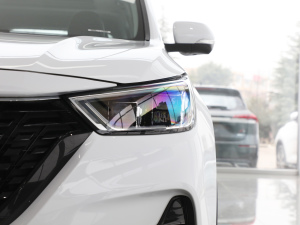 2021款1.5T 手动旗舰型 7座 大灯
