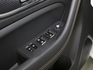 2021款1.5T 手动旗舰型 7座 主驾车窗控制区	