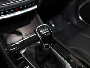 2021款1.5T 手动旗舰型 7座 换挡杆