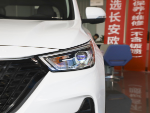 2021款1.5T 自动豪华型 7座 大灯