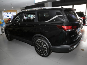 2021款GT 2.0T 自动领航型 7座 左后45度