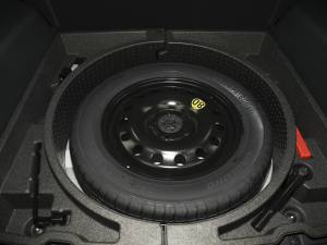 2021款1.5T 自动豪华型 备胎