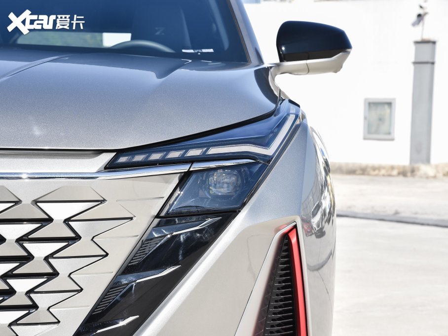 2022LWZ6 {L 1.5T DCTI(lng)ͳа