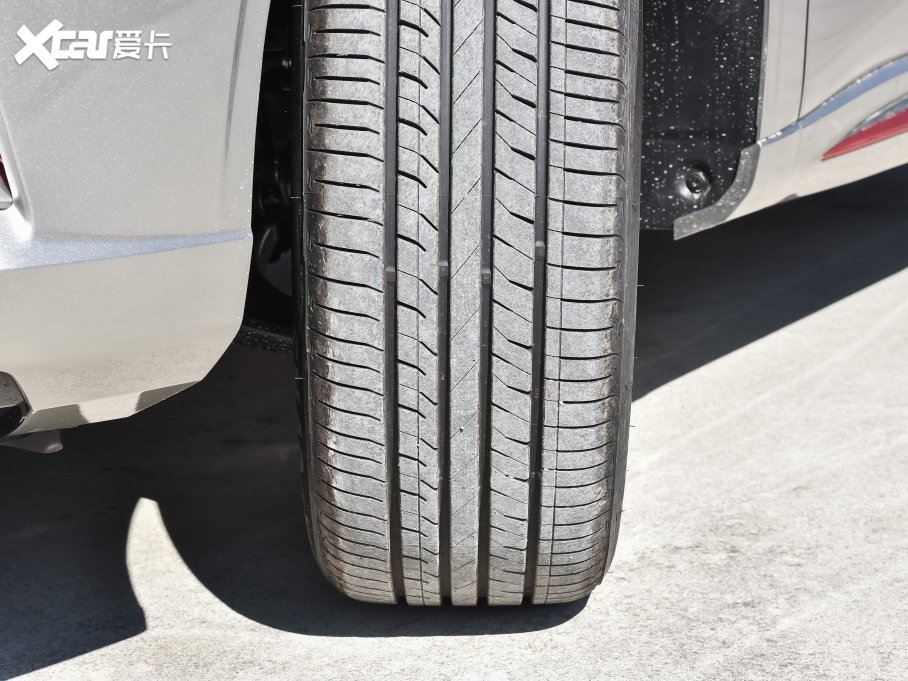 2022LWZ6 {L 1.5T DCTIͳа