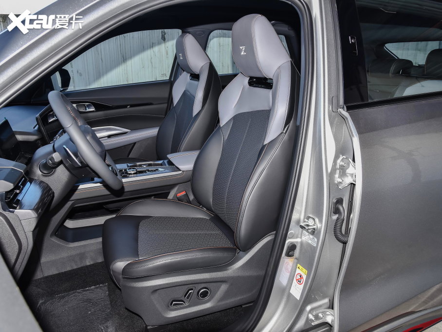 2022LWZ6 {L 1.5T DCTIͳа