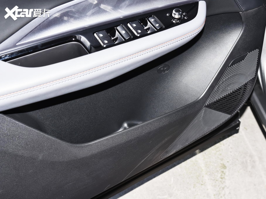 2022LWZ6 {L 1.5T DCTIͳа