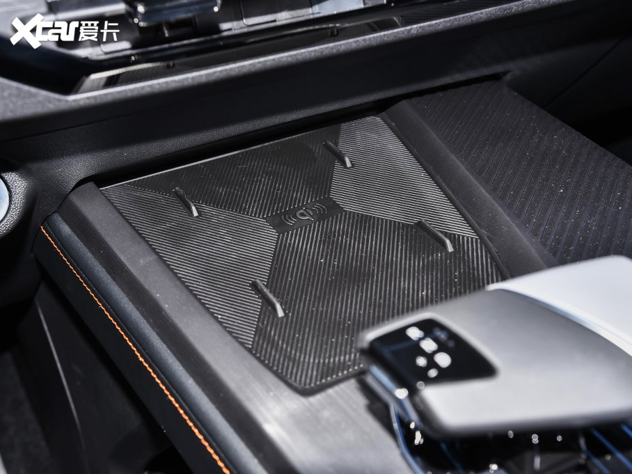 2022LWZ6 {L 1.5T DCTIͳа