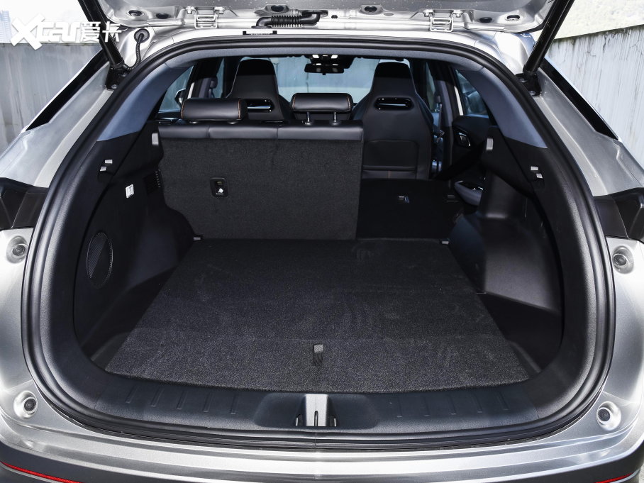 2022LWZ6 {L 1.5T DCTIͳа