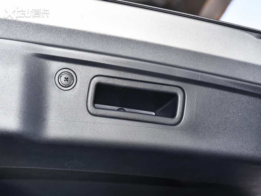 2022LWZ6 {L 1.5T DCTIͳа