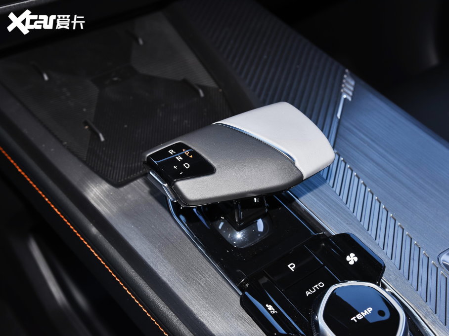 2022LWZ6 {L 1.5T DCTIͳа