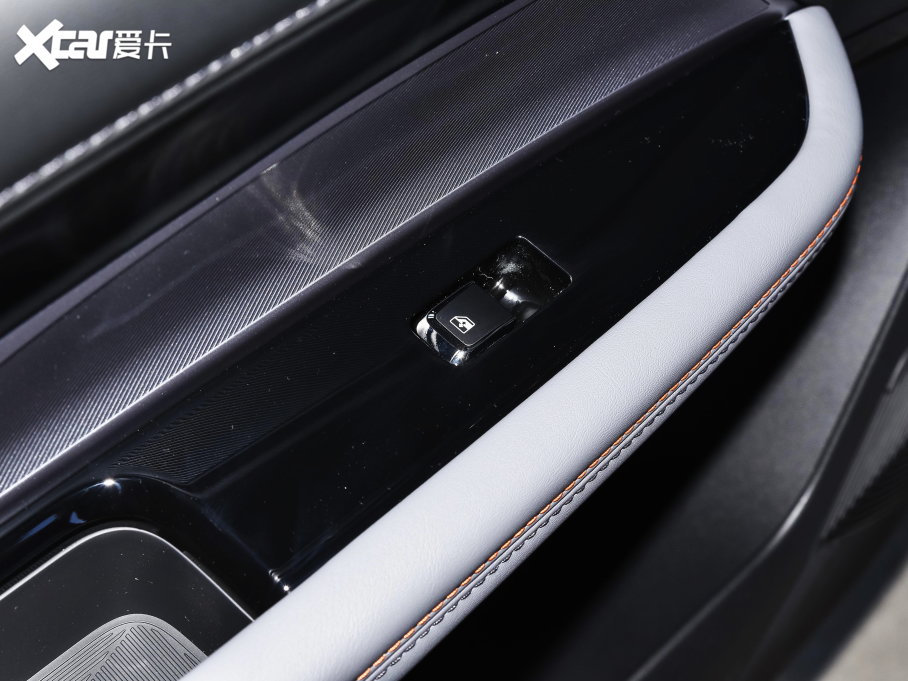 2022LWZ6 {L 1.5T DCTIͳа