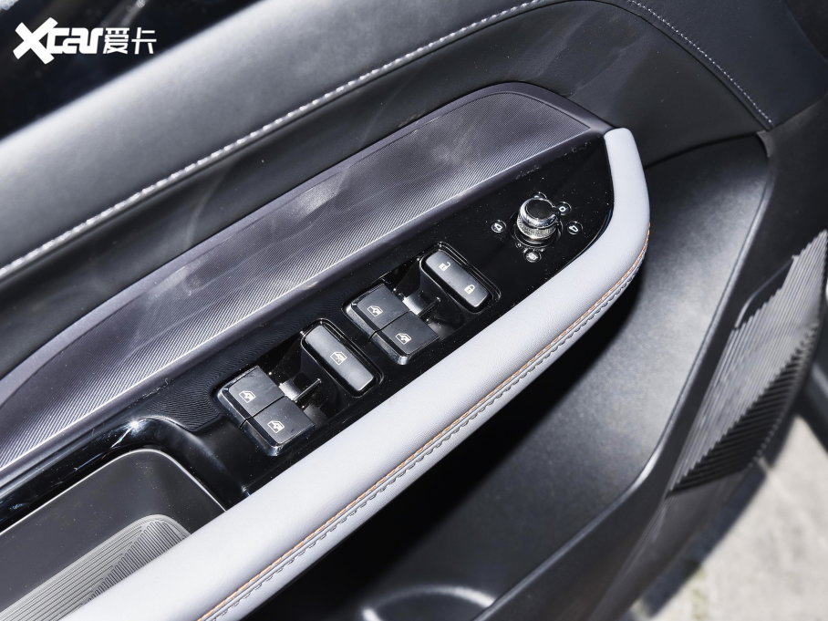 2022LWZ6 {L 1.5T DCTIͳа