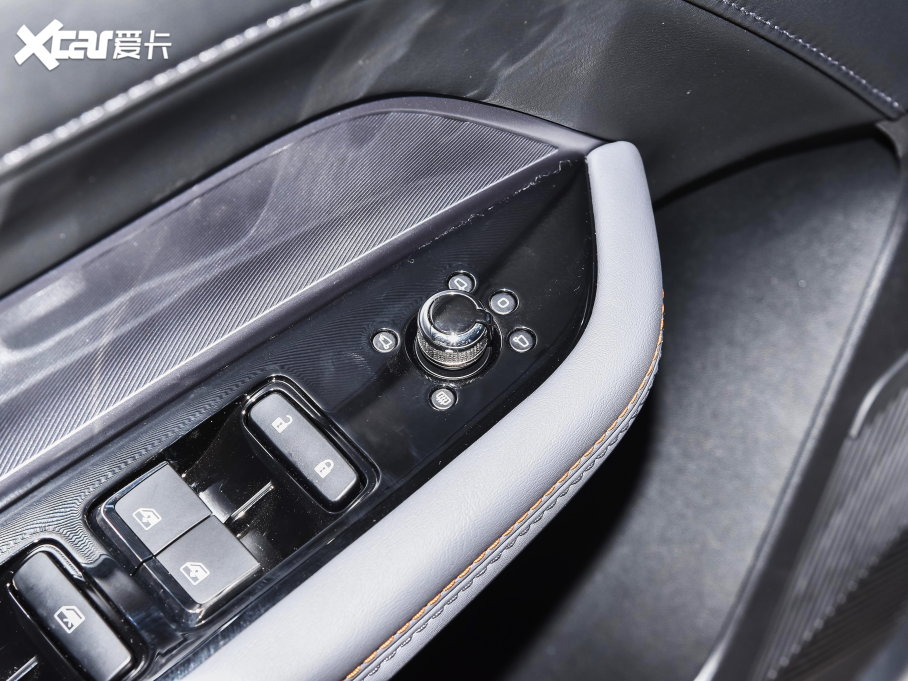 2022LWZ6 {L 1.5T DCTIͳа