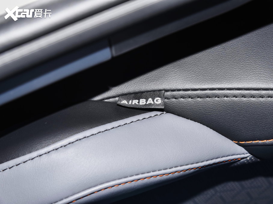 2022LWZ6 {L 1.5T DCTIͳа