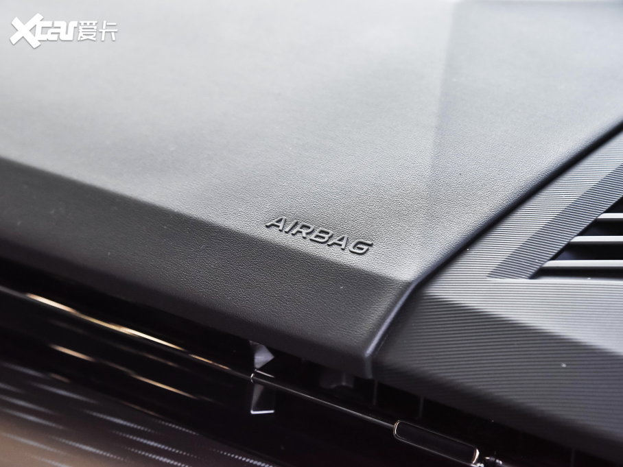 2022LWZ6 {L 1.5T DCTIͳа