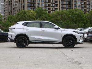2023款改款 1.5T DCT卓越型 正侧（右）
