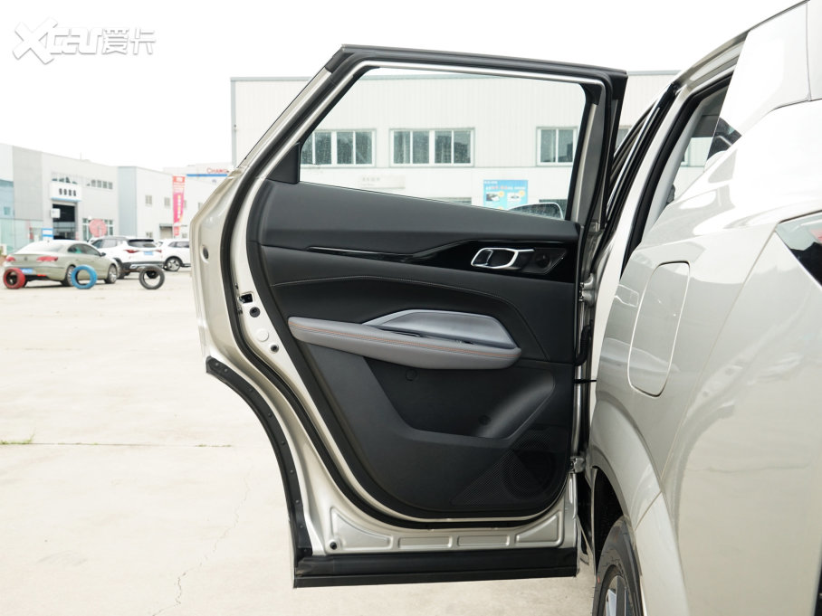 2023LWZ6 {L 1.5T DCTI(lng)