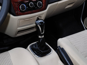 2014款1.5L 手动标准型 换挡杆