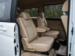 2014款1.5L 手动精英版 后排座椅